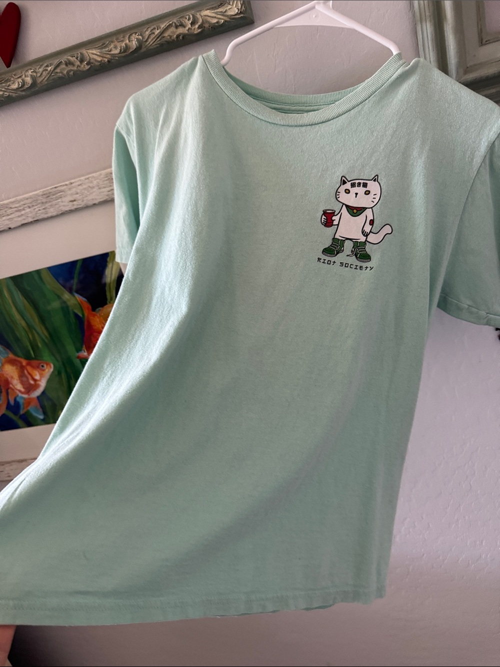 Riot Society' Mint Cat Graphic Tee “Lucky You”! Good condition